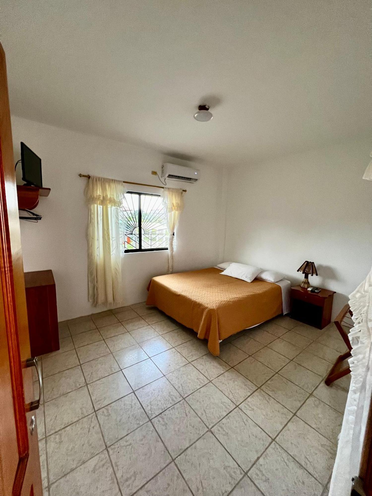 Casa De Nelly Hotel Пуерто Бакерисо Морено Екстериор снимка